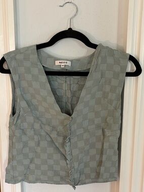 Need Supply Co. Sleeveless Checkered Crop Top in Sage Green